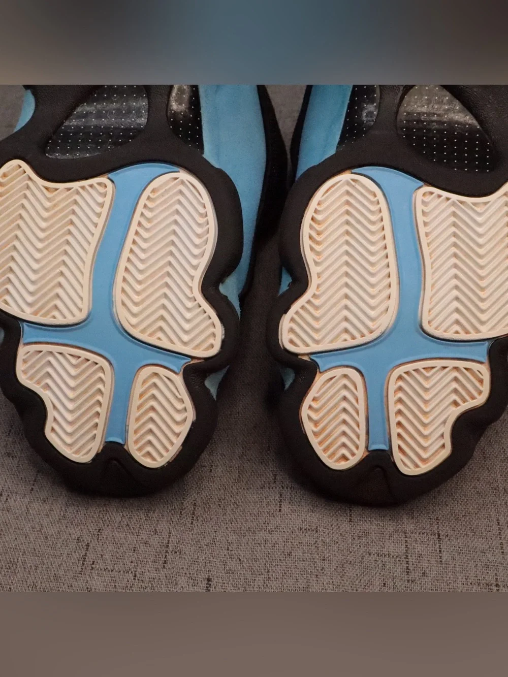 Air Jordan 13 Retro University Blue Size 8.5 (DJ5982-041)